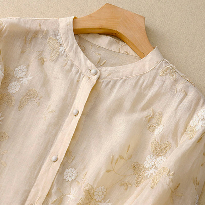 Lässiges Damen-Shirt mit Buddha Stones -Stickerei und Blütenblättern, Rundhalsausschnitt und halben Ärmeln - image 4