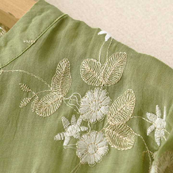 Lässiges Damen-Shirt mit Buddha Stones -Stickerei und Blütenblättern, Rundhalsausschnitt und halben Ärmeln - image 14