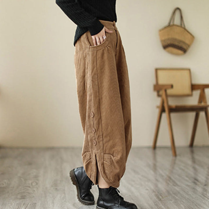 Lässige Cordhose für Damen mit Buddha Stones, Knöpfen, Beinöffnung und Taschen - image 1