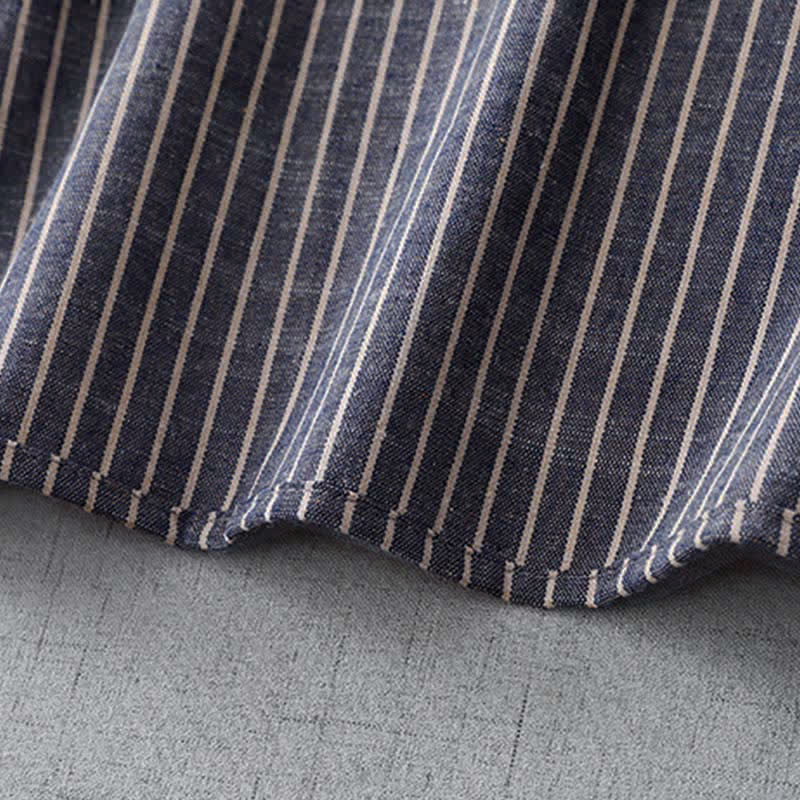 Buddha Stones – Hellstahlblau-weiß gestreiftes Midikleid aus Baumwolle und Leinen mit langen Ärmeln und Revers und Taschen - image 9