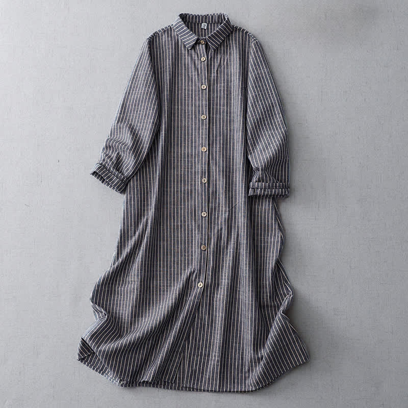 Buddha Stones – Hellstahlblau-weiß gestreiftes Midikleid aus Baumwolle und Leinen mit langen Ärmeln und Revers und Taschen - Hellstahlblau - US14, UK/AU18, EU46 (2XL) - image 0