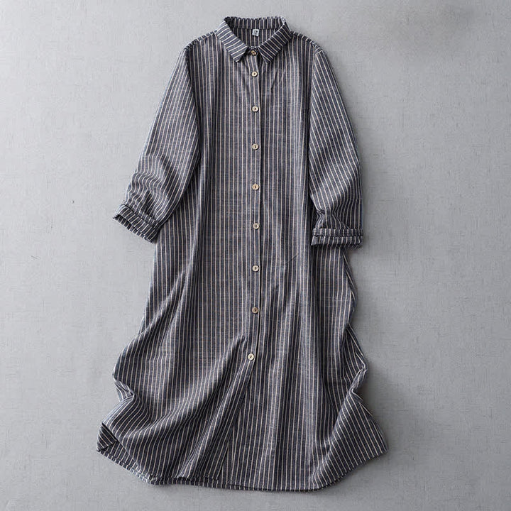 Buddha Stones – Hellstahlblau-weiß gestreiftes Midikleid aus Baumwolle und Leinen mit langen Ärmeln und Revers und Taschen - Hellstahlblau - US14, UK/AU18, EU46 (2XL) - image 0
