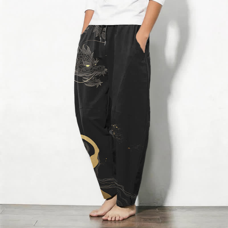 Buddha Stones Herrenhose aus reiner Baumwolle mit goldenem Drachen-, Wolken- und Wellenmuster, Kordelzug, schmal zulaufendem Schnitt und Taschen - image 1