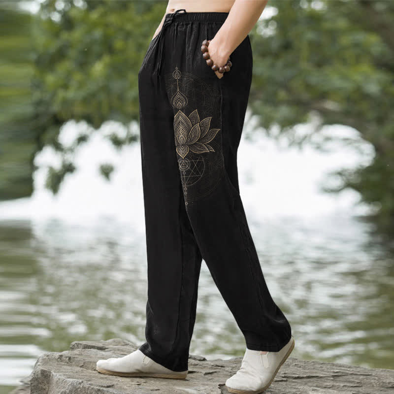 Buddha Stones Herrenhose aus Baumwolle mit Lotus-Mandala-Muster, schmal zulaufend und mit Taschen - image 1