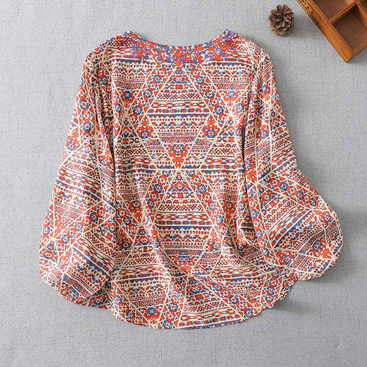 Buddha Stones Sommerliches Boho-Vintage-T-Shirt mit V-Ausschnitt, rot, geometrischem Muster und langen Ärmeln für Damen - image 1