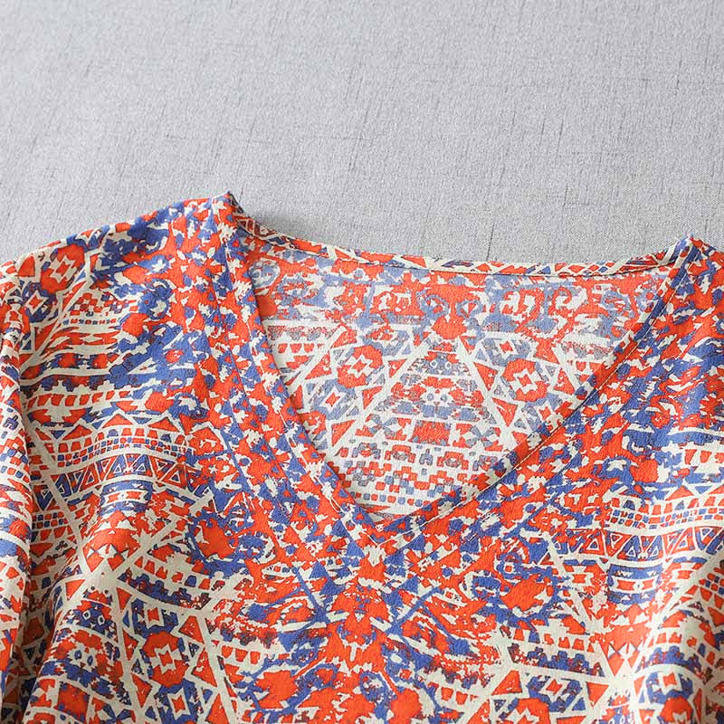 Buddha Stones Sommerliches Boho-Vintage-T-Shirt mit V-Ausschnitt, rot, geometrischem Muster und langen Ärmeln für Damen - image 2