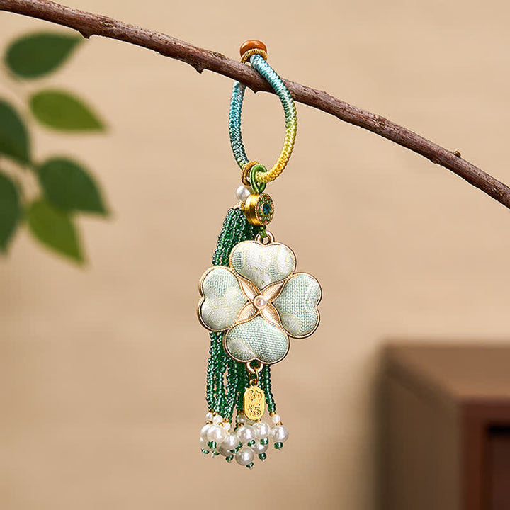 Buddha Stones Schlüsselanhänger aus Song-Brokat mit vierblättrigem Kleeblatt, „Fu“-Schriftzeichen und Quaste – Symbole für Glück und Wohlstand - Grün - image 0