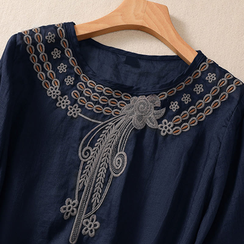 Buddha Stones ​​– Künstlerisches, schlichtes, floral besticktes Design – Damen-T-Shirt mit Rundhalsausschnitt und Puffärmeln (halbe Ärmel) - image 2