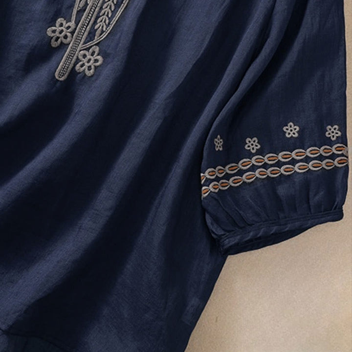 Buddha Stones ​​– Künstlerisches, schlichtes, floral besticktes Design – Damen-T-Shirt mit Rundhalsausschnitt und Puffärmeln (halbe Ärmel) - image 3
