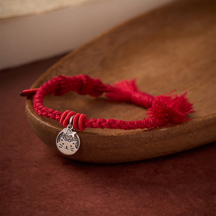 Buddha Stones 925 Sterling Silber Armband mit niedlichem Katzenfisch-Motiv und tibetischem rotem Faden, verstellbar - Dunkelrot (Handgelenkumfang 14–17 cm) - image 0