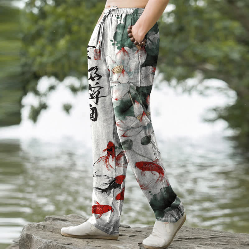 Buddha Stones Herrenhose aus Baumwolle mit Lotus-Koi-Fisch-Tintenwaschmuster, schmal zulaufend und mit Taschen - image 1