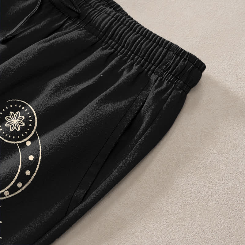 Buddha Stones Herrenhose aus Baumwolle mit Mandala-Mondphasenmuster, schmal zulaufendem Schnitt und Taschen - image 2