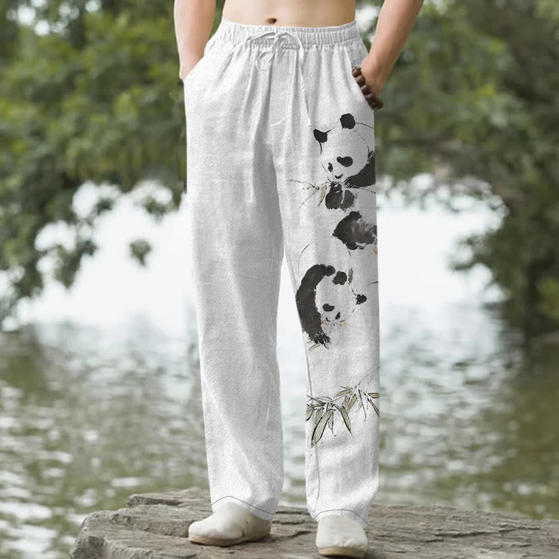 Buddha Stones Herrenhose mit schmal zulaufendem Schnitt und Taschen, bedruckt mit Panda- und Bambusmuster aus Baumwolle - Weiß - US/ UK/AU50, EU60 (5XL) - image 0