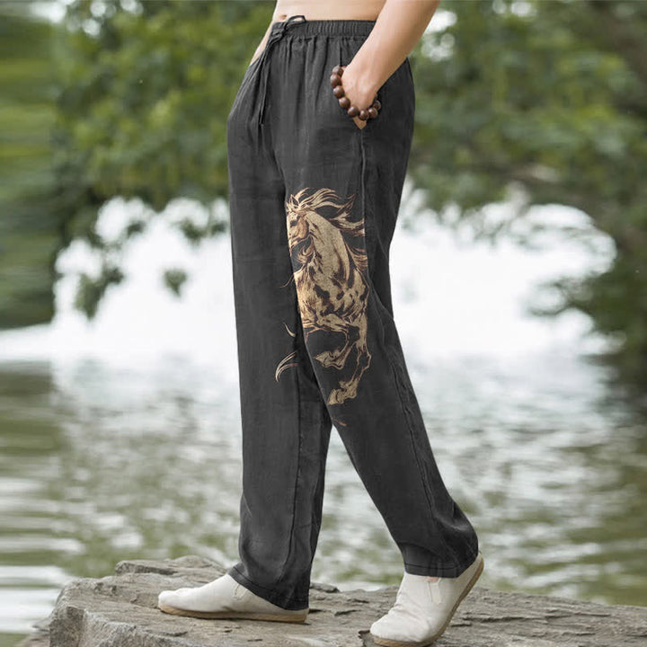 Buddha Stones Herrenhose aus Baumwolle mit goldenem Muster eines galoppierenden Pferdes, schmal zulaufend und mit Taschen - image 5