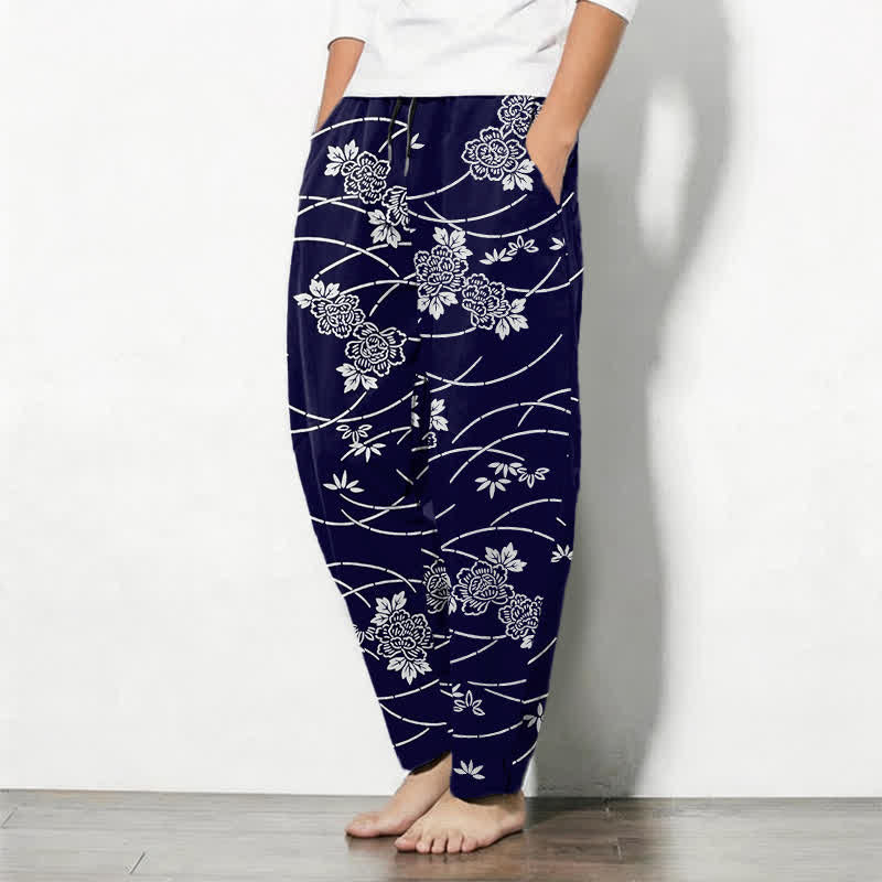 Buddha Stones Weiße Herrenhose aus reiner Baumwolle mit Blumenrankenmuster, Kordelzug, schmal zulaufendem Bein und Taschen - image 1