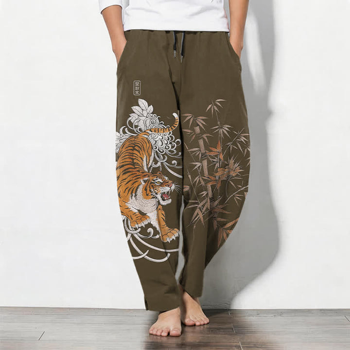 Buddha Stones Reine Baumwolle, Herrenhose mit Kordelzug, schmal zulaufendem Schnitt und Taschen, Muster „Brüllender Tiger“, Bambusmotiv, Tigermotiv, Kordelzug - Olive - US/ UK/AU50, EU60 (5XL) - image 0
