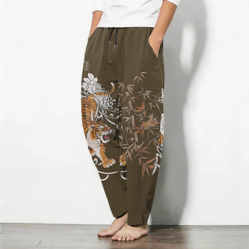 Buddha Stones Reine Baumwolle, Herrenhose mit Kordelzug, schmal zulaufendem Schnitt und Taschen, Muster „Brüllender Tiger“, Bambusmotiv, Tigermotiv, Kordelzug - image 1
