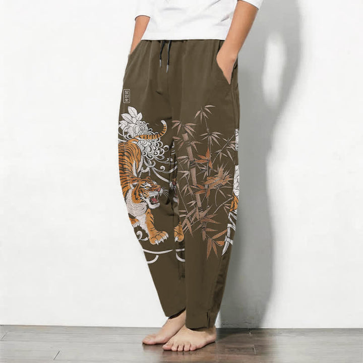 Buddha Stones Reine Baumwolle, Herrenhose mit Kordelzug, schmal zulaufendem Schnitt und Taschen, Muster „Brüllender Tiger“, Bambusmotiv, Tigermotiv, Kordelzug - image 1