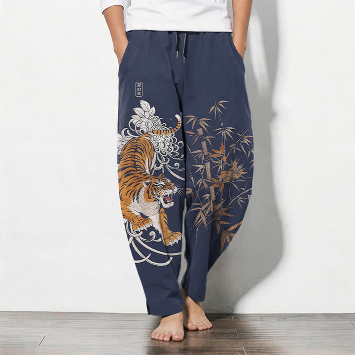 Buddha Stones Reine Baumwolle, Herrenhose mit Kordelzug, schmal zulaufendem Schnitt und Taschen, Muster „Brüllender Tiger“, Bambusmotiv, Tigermotiv, Kordelzug - Marine - US/ UK/AU50, EU60 (5XL) - image 7