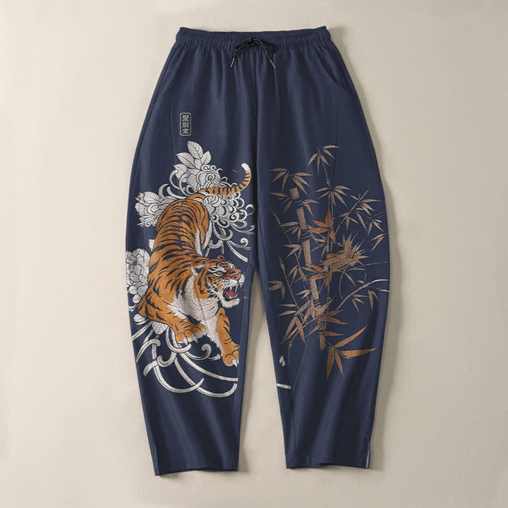 Buddha Stones Reine Baumwolle, Herrenhose mit Kordelzug, schmal zulaufendem Schnitt und Taschen, Muster „Brüllender Tiger“, Bambusmotiv, Tigermotiv, Kordelzug - image 9