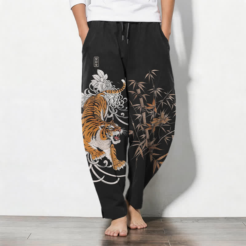 Buddha Stones Reine Baumwolle, Herrenhose mit Kordelzug, schmal zulaufendem Schnitt und Taschen, Muster „Brüllender Tiger“, Bambusmotiv, Tigermotiv, Kordelzug - Schwarz - US/ UK/AU50, EU60 (5XL) - image 11