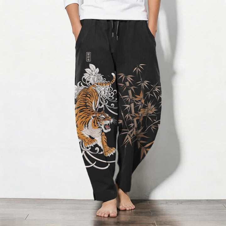 Buddha Stones Reine Baumwolle, Herrenhose mit Kordelzug, schmal zulaufendem Schnitt und Taschen, Muster „Brüllender Tiger“, Bambusmotiv, Tigermotiv, Kordelzug - Schwarz - US/ UK/AU50, EU60 (5XL) - image 11