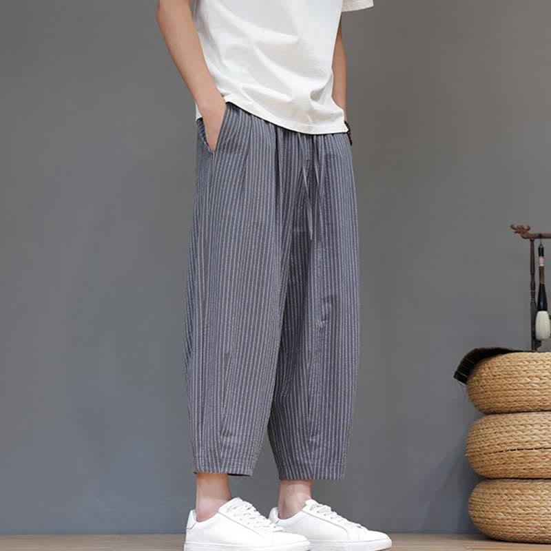 Buddha Stones Lässige, minimalistische Caprihose aus Baumwoll-Leinen-Mischgewebe mit Kordelzug und Streifenmuster, schmal zulaufende Herrenhose mit Tasche - image 1