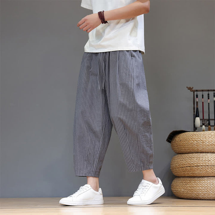 Buddha Stones Lässige, minimalistische Caprihose aus Baumwoll-Leinen-Mischgewebe mit Kordelzug und Streifenmuster, schmal zulaufende Herrenhose mit Tasche - image 2