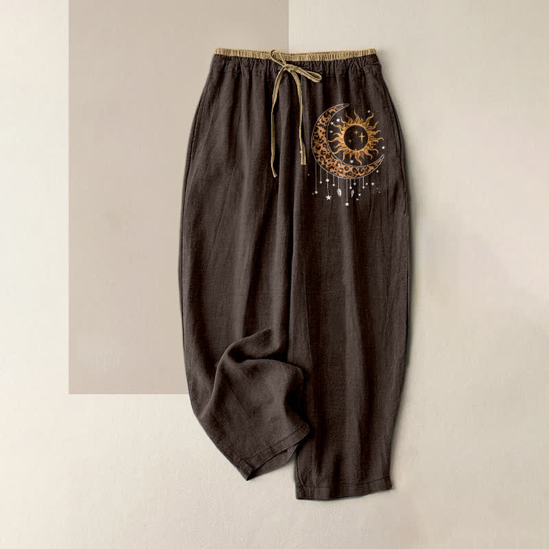 Buddha Stones Damenhose aus reiner Baumwolle mit himmlischem Sonne- und Mondmuster, elastischem Bund und Taschen - Sattelbraun - US16, UK/AU20, EU48 (3XL) - image 4