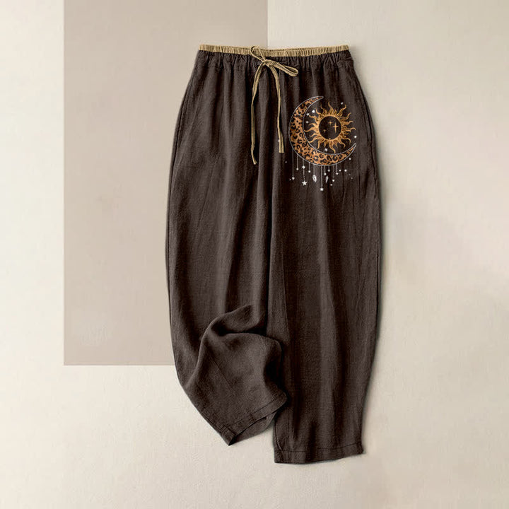 Buddha Stones Damenhose aus reiner Baumwolle mit himmlischem Sonne- und Mondmuster, elastischem Bund und Taschen - Sattelbraun - US16, UK/AU20, EU48 (3XL) - image 4