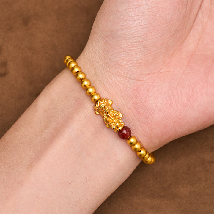 Buddha Stones Vergoldetes Armband aus rotem Achat (Pi Xiu) mit runden Perlen - image 3