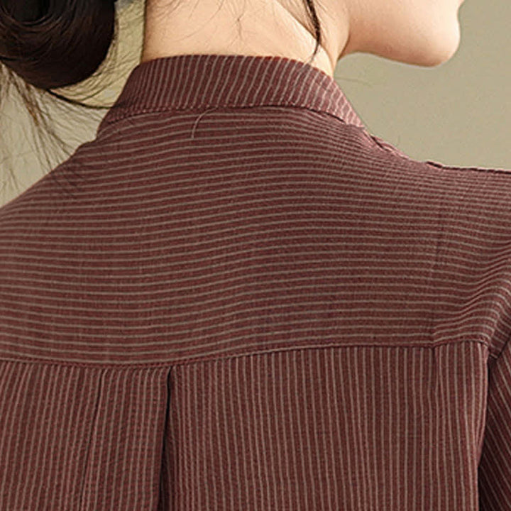 Buddha Stones Lässiges, sommerliches Langarmshirt im Tang-Stil mit Stehkragen, Streifen und aufgesetzter Tasche. - image 16