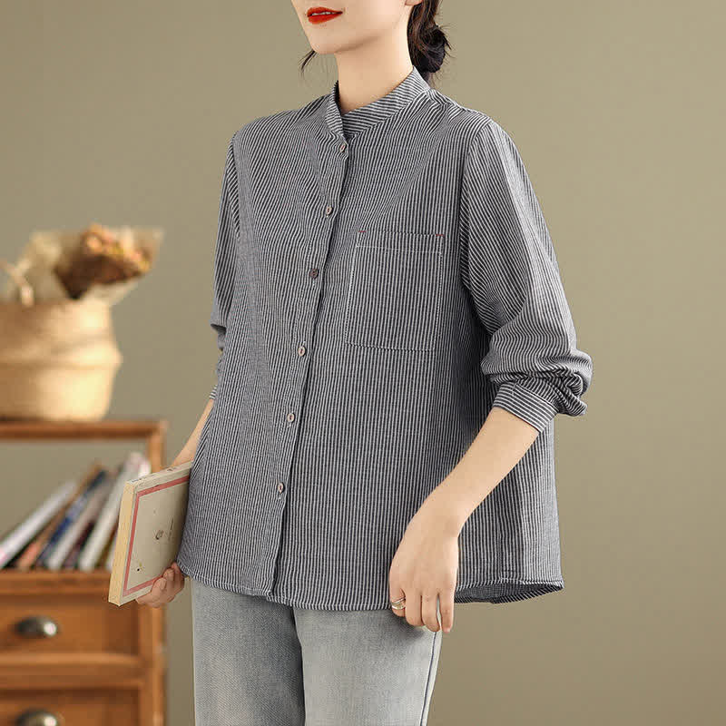 Buddha Stones Lässiges, sommerliches Langarmshirt im Tang-Stil mit Stehkragen, Streifen und aufgesetzter Tasche. - image 1