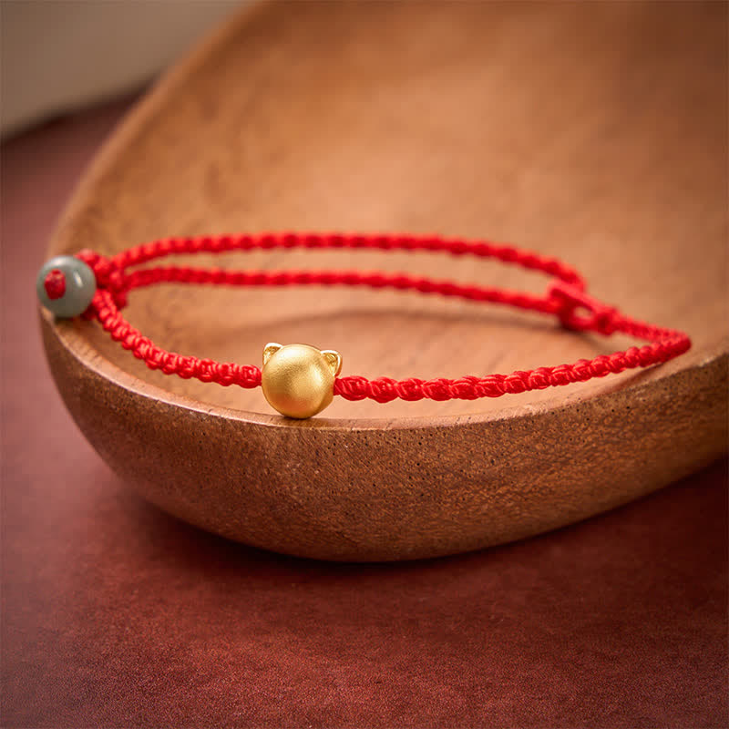 Buddha Stones Armband mit Katzenkopf aus Kupfer, Jade und roter Schnurverbindung - image 2