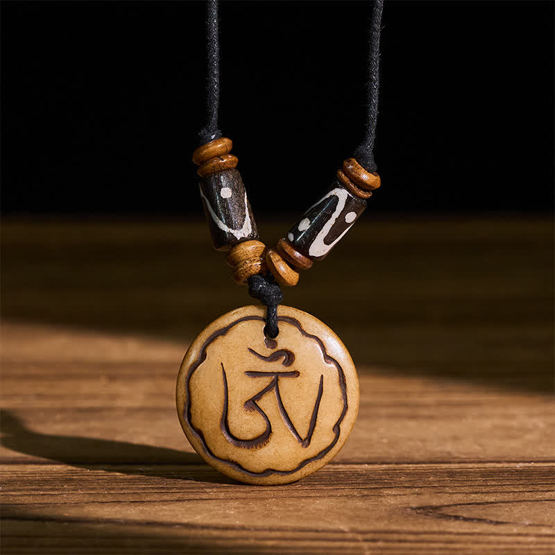 Buddha Stones Knochenperlen-OM-Anhänger, handgeschnitzt, tibetische Halskette, Symbol des Mitgefühls - OM (Achtsamkeit ♥ Verbindung) - image 0