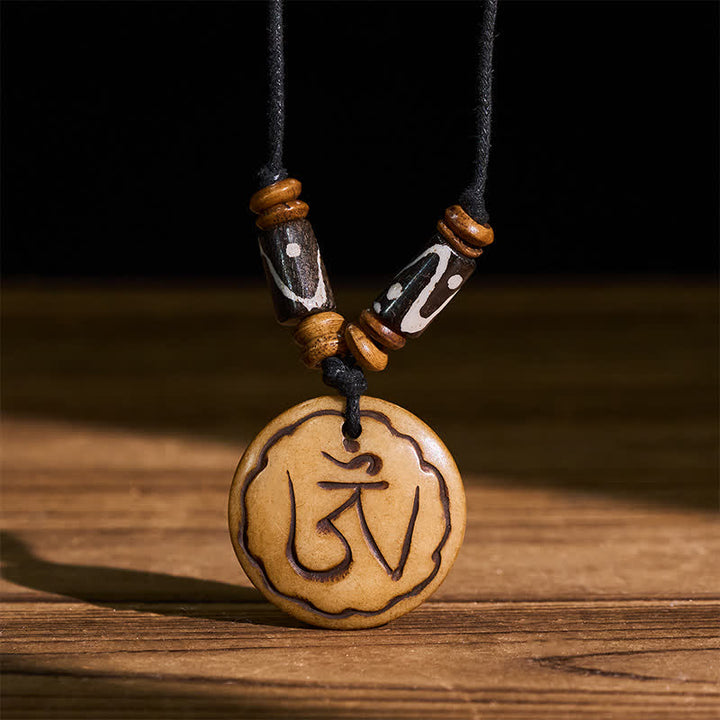 Buddha Stones Knochenperlen-OM-Anhänger, handgeschnitzt, tibetische Halskette, Symbol des Mitgefühls - OM (Achtsamkeit ♥ Verbindung) - image 0
