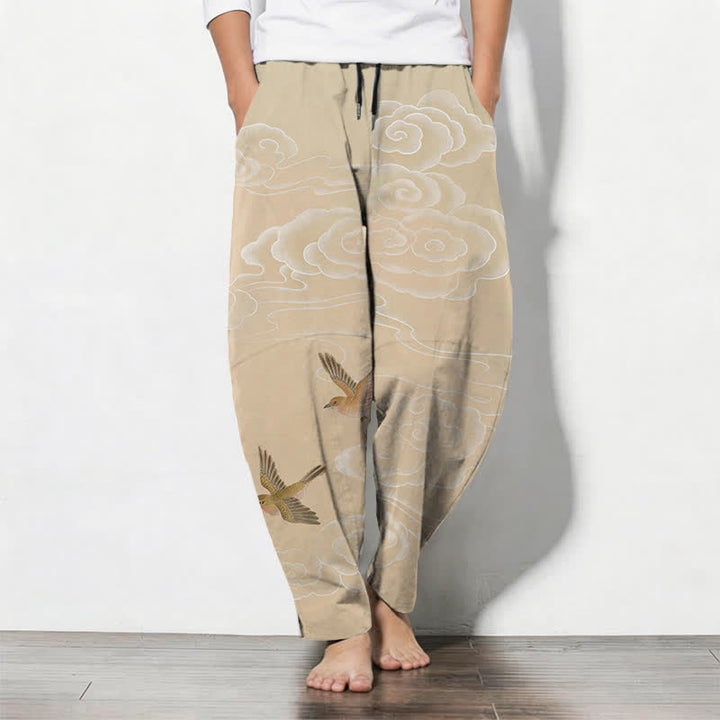 Buddha Stones Herrenhose aus reiner Baumwolle mit Kordelzug, schmal zulaufendem Bein und Taschen, verziert mit dem glückverheißenden Wolkenvogelmuster. - Beige - US/ UK/AU50, EU60 (5XL) - image 0