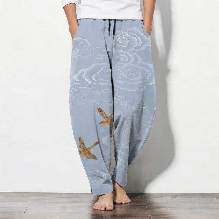 Buddha Stones Herrenhose aus reiner Baumwolle mit Kordelzug, schmal zulaufendem Bein und Taschen, verziert mit dem glückverheißenden Wolkenvogelmuster. - Hellblau - US/ UK/AU50, EU60 (5XL) - image 7