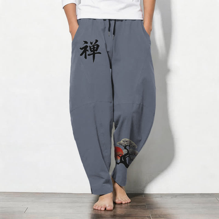 Buddha Stones Herrenhose aus reiner Baumwolle mit Zen-Bonsai-Sonnenuntergangsmuster, Kordelzug, schmal zulaufendem Bein und Taschen - Schiefergrau - US/ UK/AU50, EU60 (5XL) - image 0