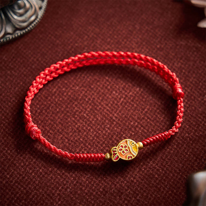 Buddha Stones Handgewebtes rotes Seilarmband mit Blumenmotiv und Koi-Fisch-Glückssymbol - Rot (Handgelenkumfang: 15–21 cm) - image 0