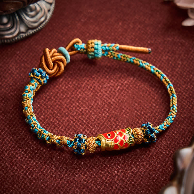 Buddha Stones Handgewebtes Armband aus grünem, blauem und gelbem Seil mit Mandala-Pfirsichblütenknoten und Glücksbringer-Koi-Karpfen - image 2