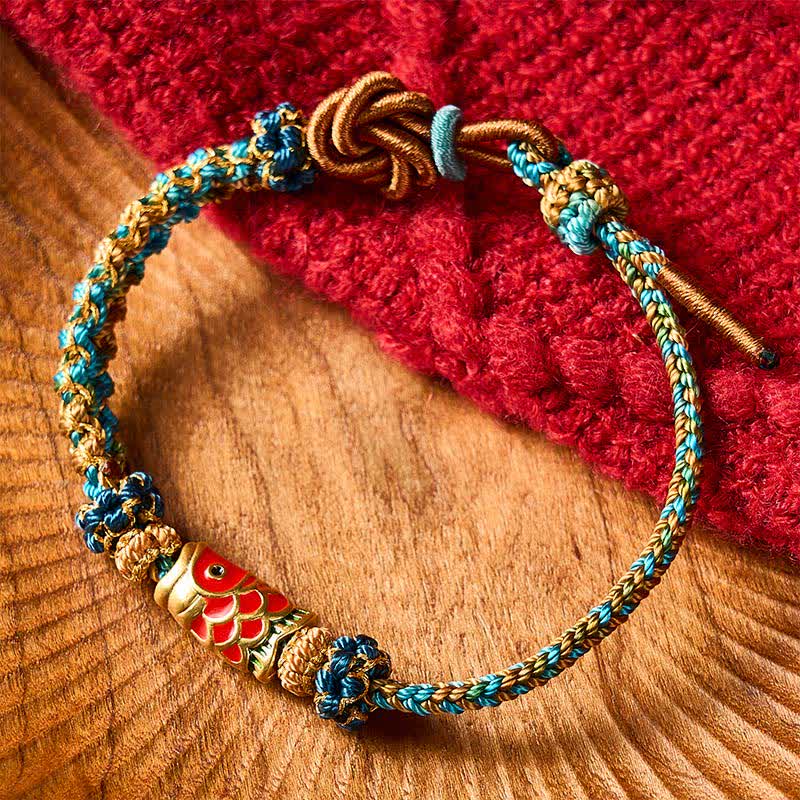 Buddha Stones Handgewebtes Armband aus grünem, blauem und gelbem Seil mit Mandala-Pfirsichblütenknoten und Glücksbringer-Koi-Karpfen - image 1