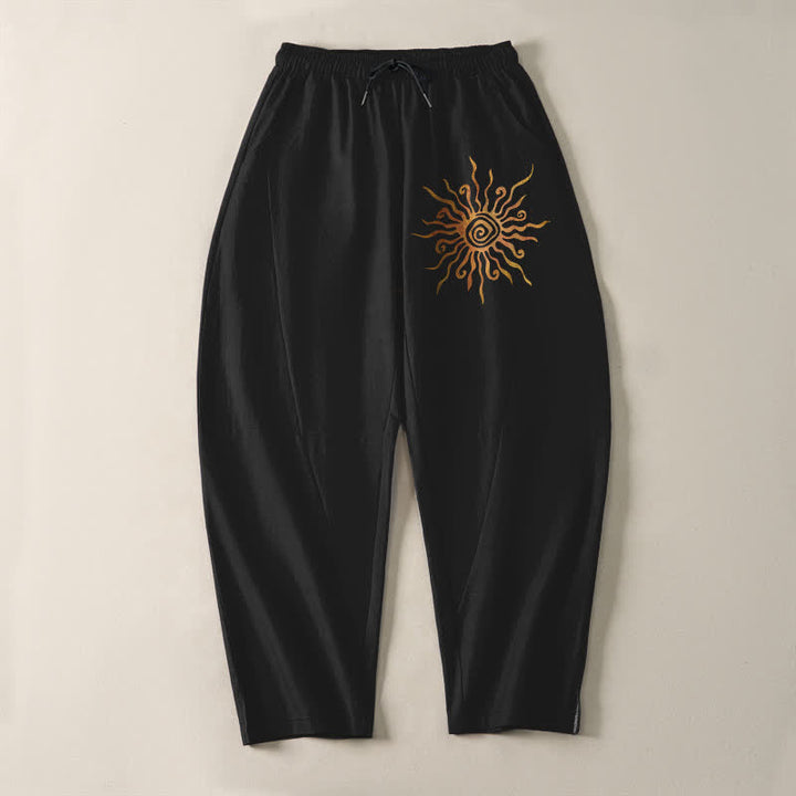 Buddha Stones Herrenhose aus reiner Baumwolle mit goldenem Sonnen-Spiralmuster, Kordelzug und Taschen - image 2