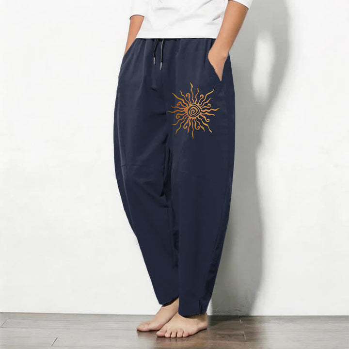 Buddha Stones Herrenhose aus reiner Baumwolle mit goldenem Sonnen-Spiralmuster, Kordelzug und Taschen - image 8