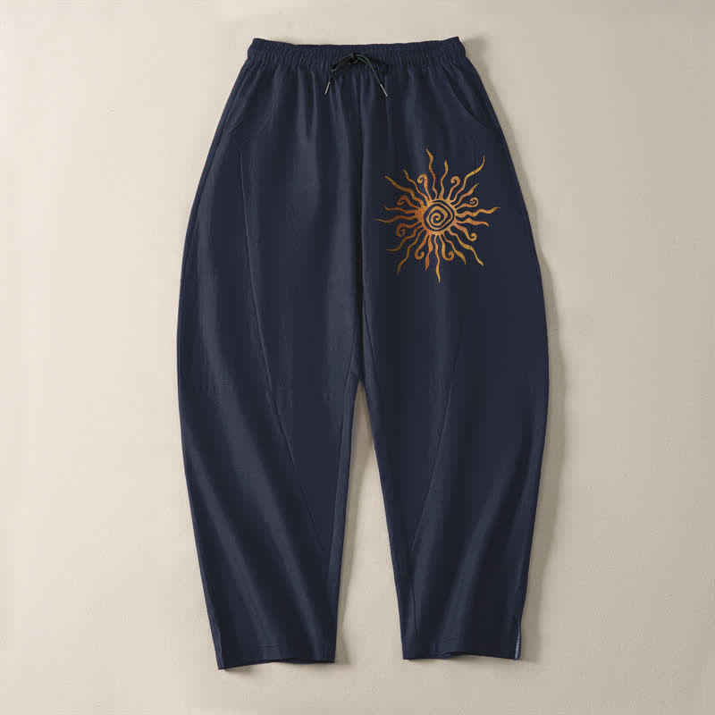Buddha Stones Herrenhose aus reiner Baumwolle mit goldenem Sonnen-Spiralmuster, Kordelzug und Taschen - image 9
