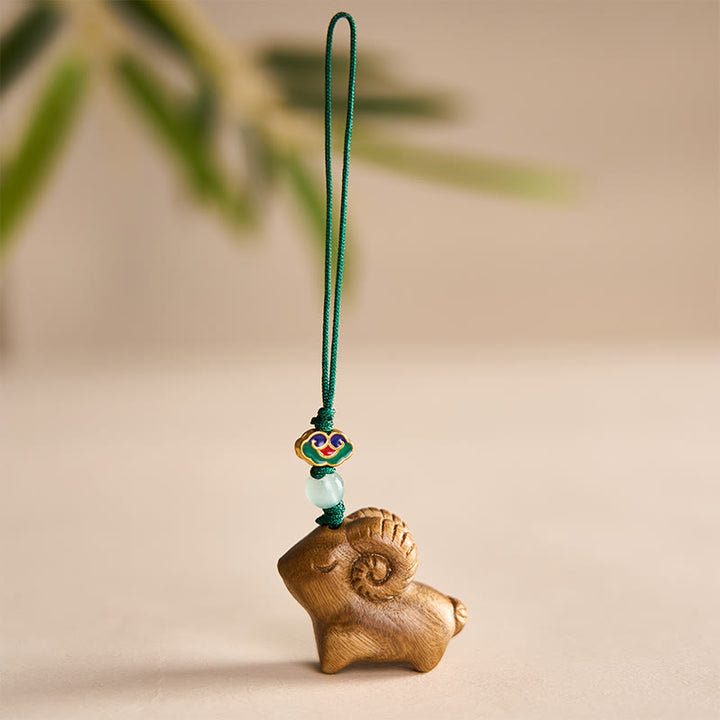Buddha Stones Handgeschnitzte Schlüsselanhänger aus Sandelholz mit Ziegenmotiv - Grün - image 0