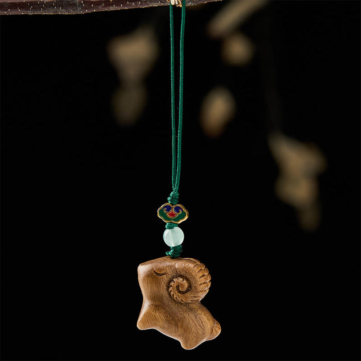 Buddha Stones Handgeschnitzte Schlüsselanhänger aus Sandelholz mit Ziegenmotiv - image 2