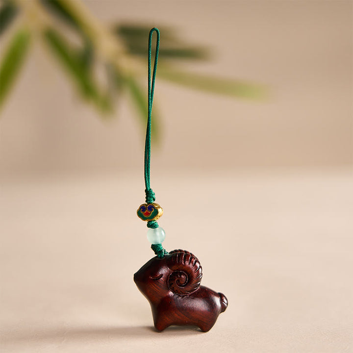 Buddha Stones Handgeschnitzte Schlüsselanhänger aus Sandelholz mit Ziegenmotiv - Dunkelrot - image 14