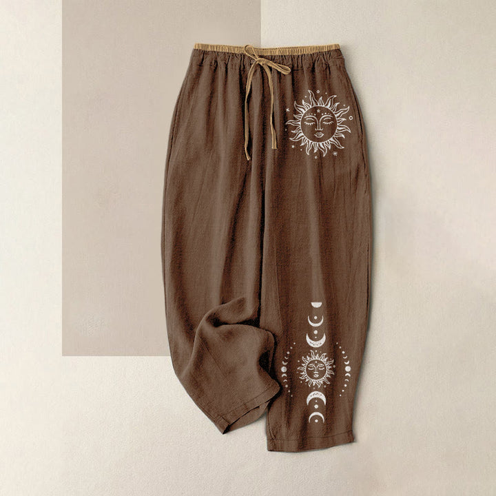 Buddha Stones Damenhose aus reiner Baumwolle mit himmlischem Sonne-, Mond- und Sternenmuster, elastischem Bund und Taschen - Sattelbraun - US16, UK/AU20, EU48 (3XL) - image 6