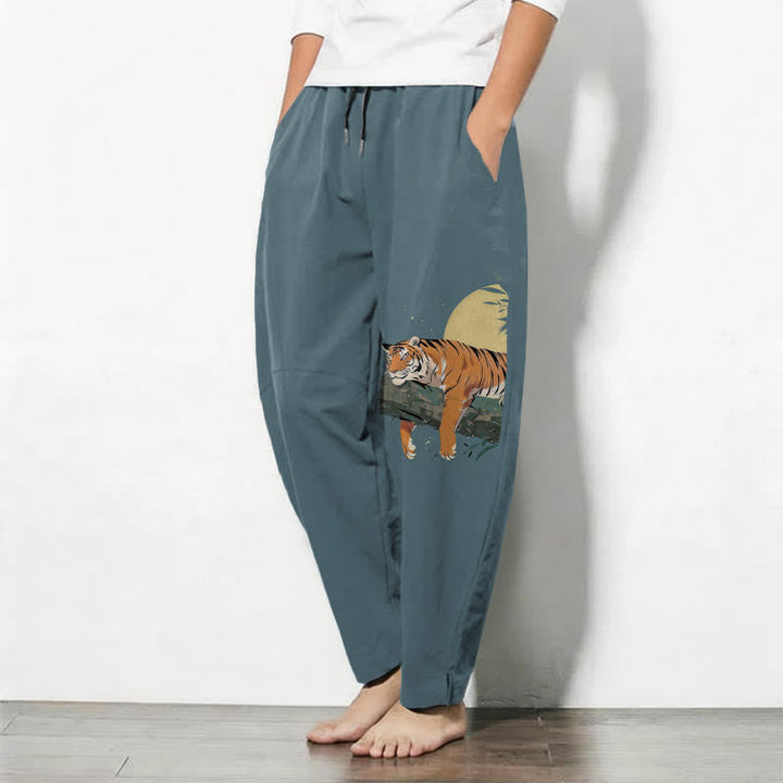 Buddha Stones Herrenhose aus reiner Baumwolle mit Tiger-Mond-Muster, Kordelzug, schmal zulaufendem Bein und Taschen - image 1